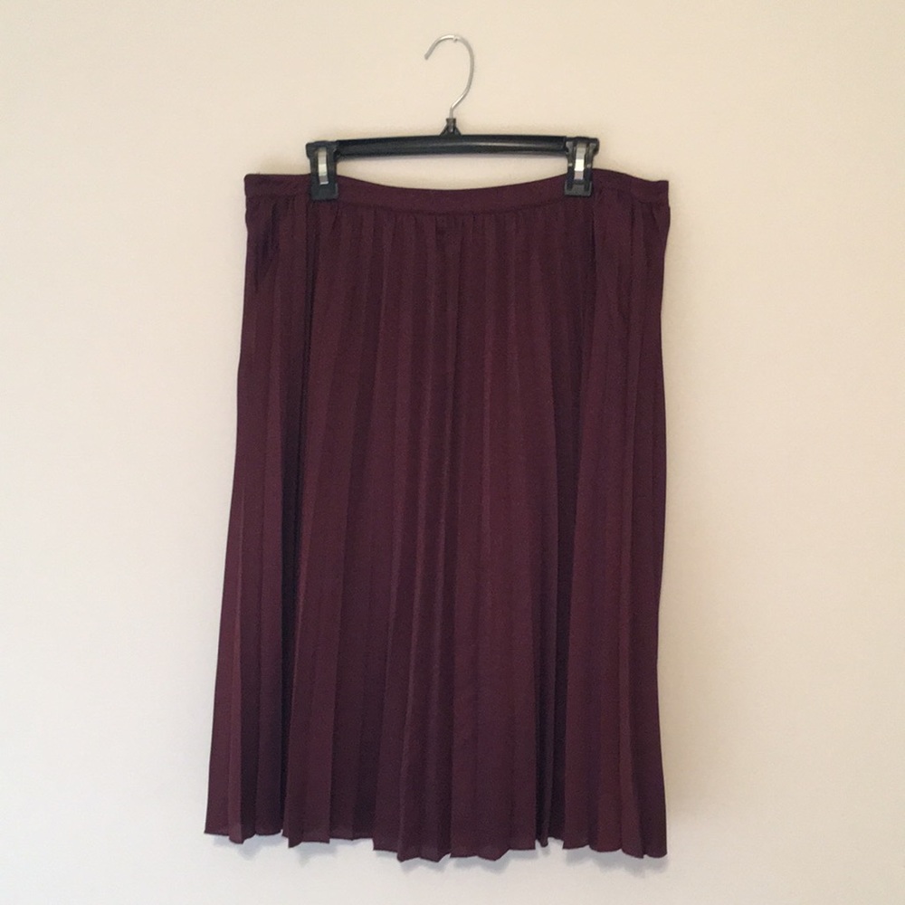 Pleated Burgundy Midi Skirt